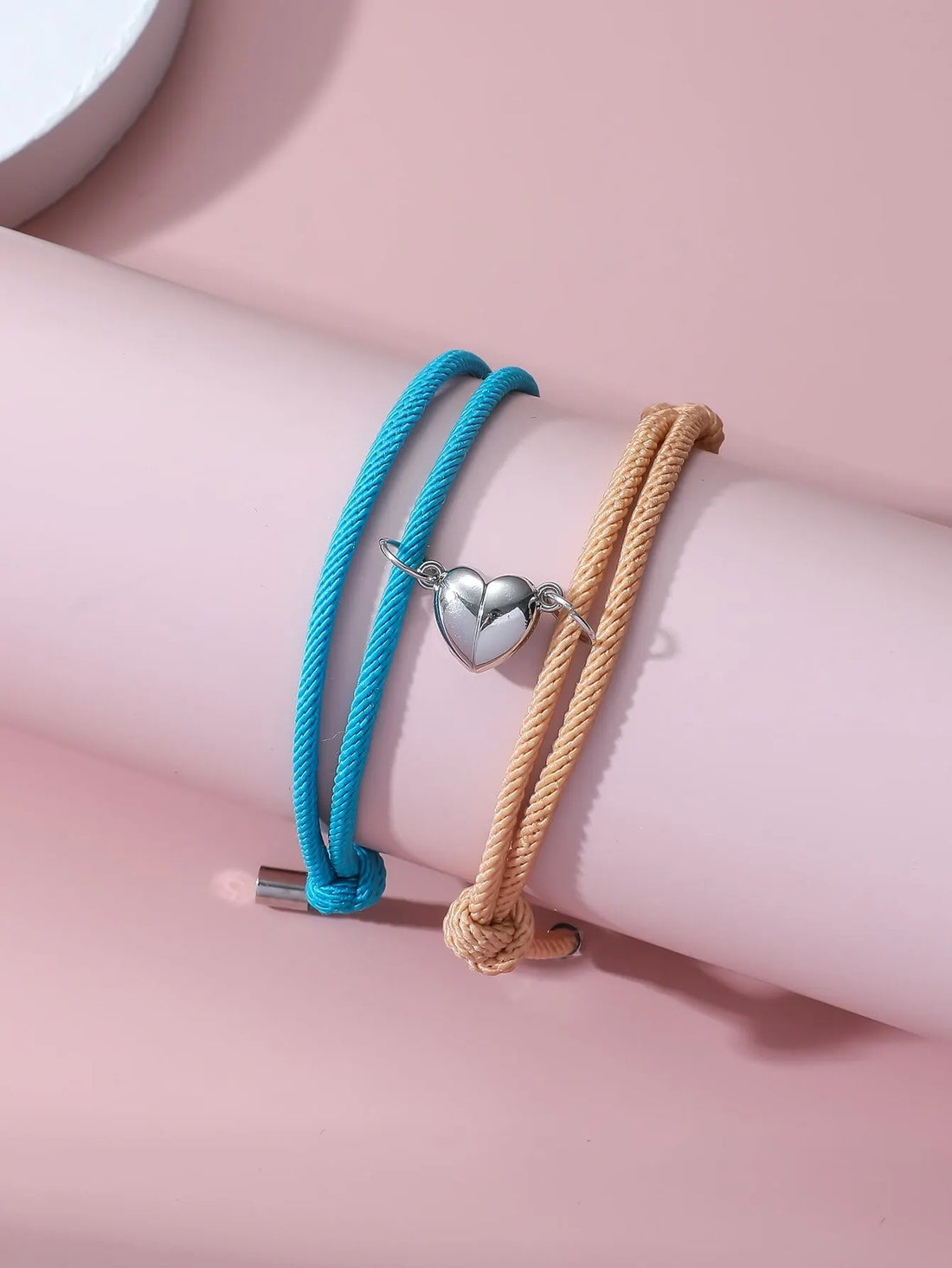 unisex Couple heartlink bracelets on wrist
