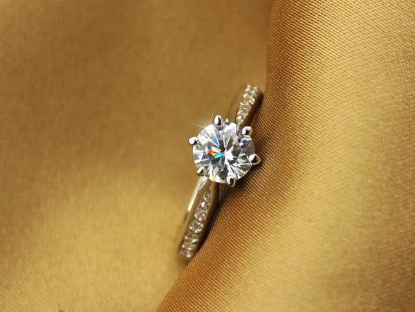 Luxury 925 Sterling Silver Classic Ring for Women Six claw jewelry simple 70ct diamond ring imitation diamond women&