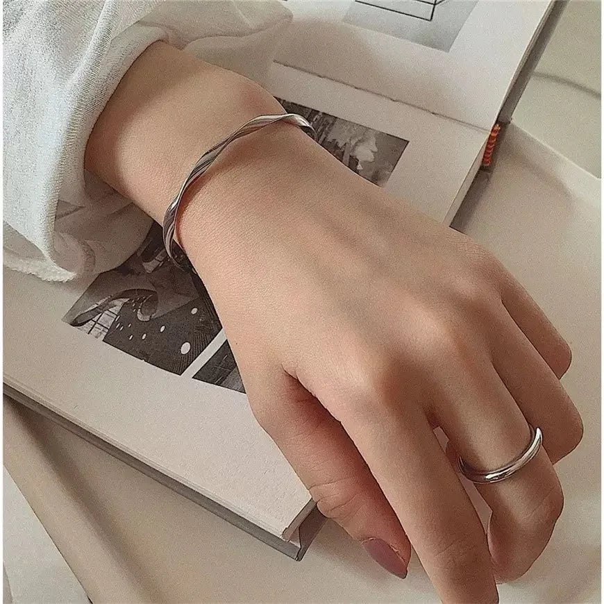 2025 New Fashion Creative Unique Design Style Minimalist Geometric Bending Shape Adjustable Bracelet, Suitable For Mothers to Se - Oria Jewel