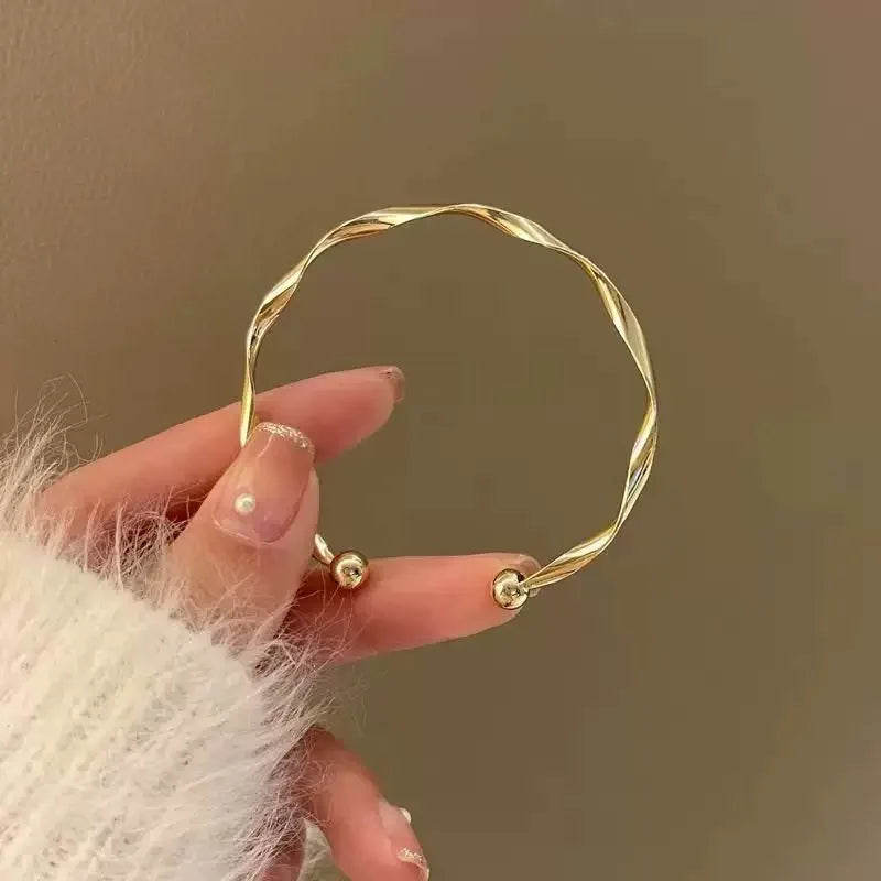 2025 New Fashion Creative Unique Design Style Minimalist Geometric Bending Shape Adjustable Bracelet, Suitable For Mothers to Se - Oria Jewel