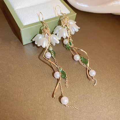 Fashion Korean Angel Eye Earrings Gold Color Plated Rhinestones Inlay Tulip Petal Hoop Earring Women&