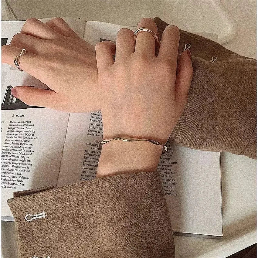 2025 New Fashion Creative Unique Design Style Minimalist Geometric Bending Shape Adjustable Bracelet, Suitable For Mothers to Se - Oria Jewel