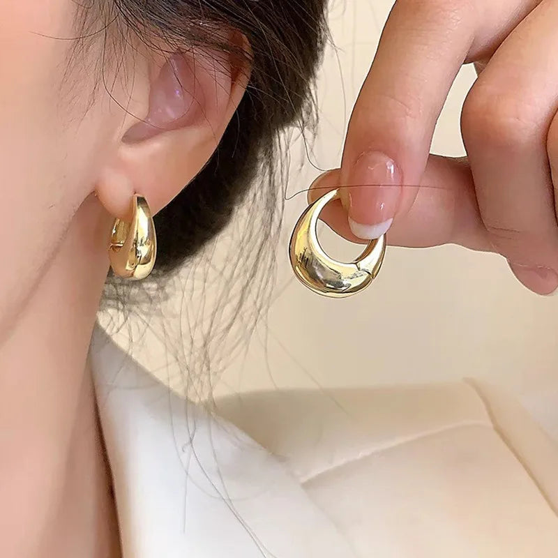 Smooth Metal Hoop Earrings - Oria Jewel