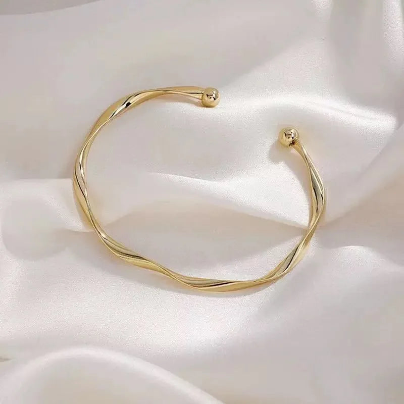 2025 New Fashion Creative Unique Design Style Minimalist Geometric Bending Shape Adjustable Bracelet, Suitable For Mothers to Se - Oria Jewel